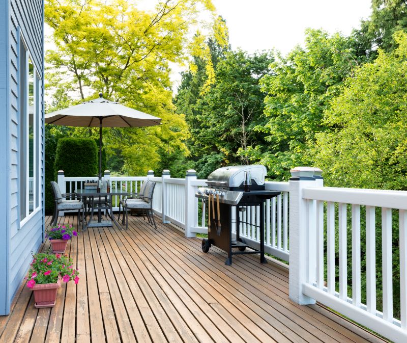 Outdoor Dining Deck